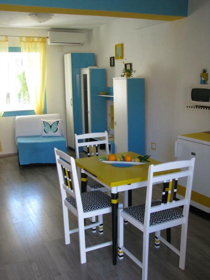 Apartments And Room Lemon Vis Quarto foto